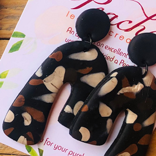 Black & Tan Lundi's