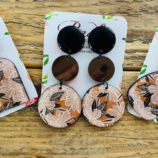 Amber Flowers Wood & Resin Design