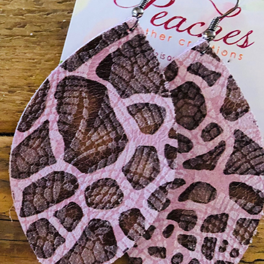 Giraffe Print in Pink