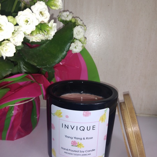 Luna glossy black candle