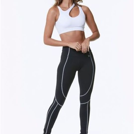 Oi! Active Living  These leggings are biodegradabl and decompose ten times  faster when discarded in landfills. Uses recycled water in the coloring  process: in line with the needs of responsibility to