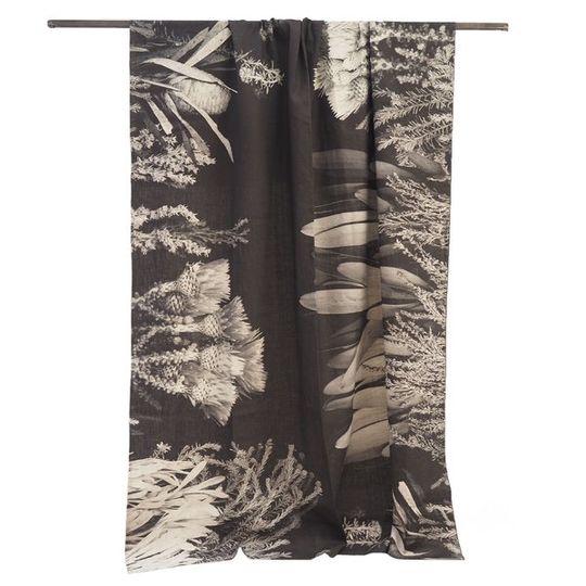 Tablecloth: B&W Cape Flora - 3m x 1.7