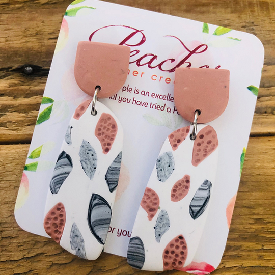 Peach & Grey Leaves Motive