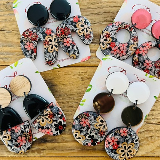 Red & Pink Flower Garden Wood & Resin Design
