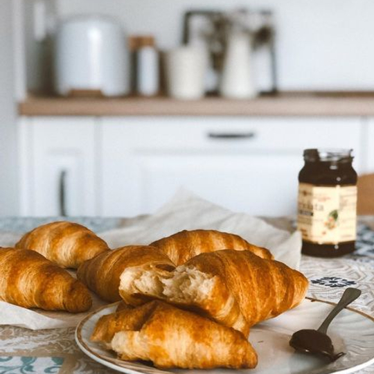 French Plain Croissant croissant made with 100% french butter (carbs 20g)