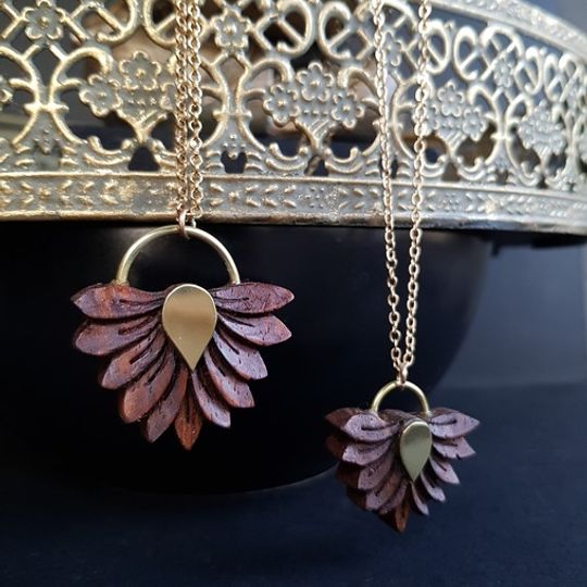 Leaf fan necklace