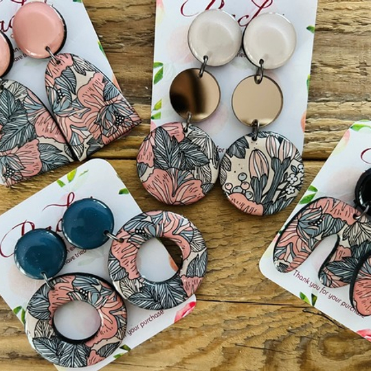 Wavy Coral Palm Leaves Wood & Resin Design