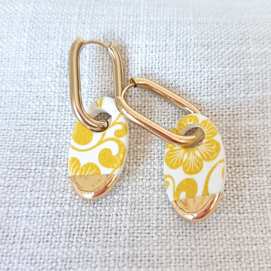 Huggies Earring with Small Oval