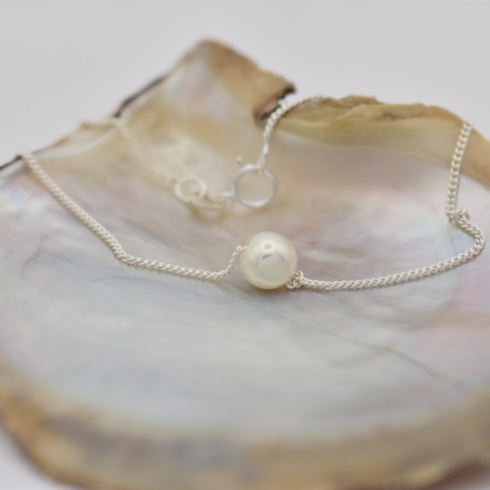 Dainty Pearl Bracelet