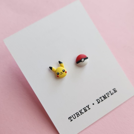 Pikachu Stud Set